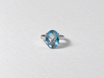 Blue topaz solitaire silver ring front view