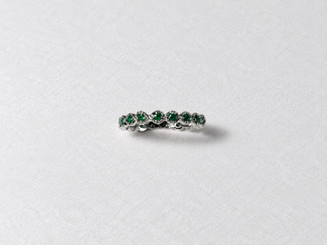 Green gemstone eternity silver ring view 3