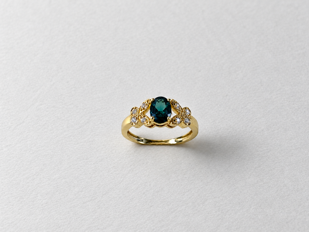 Green gemstone gold ring back view