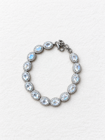 Moonstone silver bracelet detail view