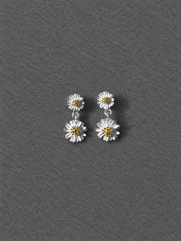 Silver daisy earrings