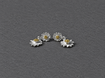 Silver daisy earrings