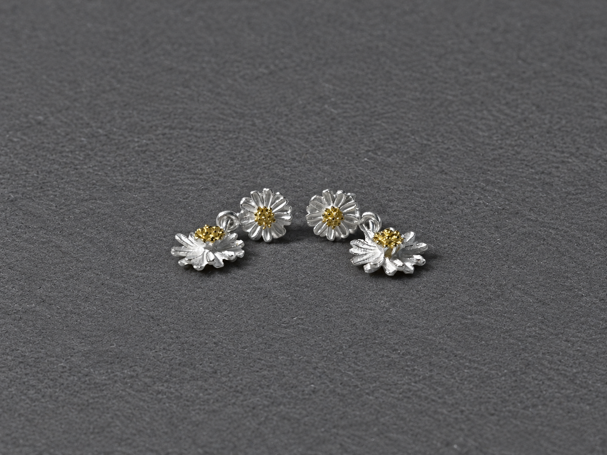 Silver daisy earrings