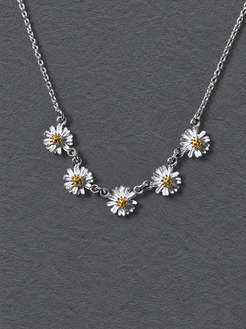 Silver daisy necklace