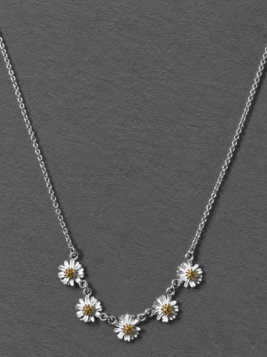 Silver daisy necklace