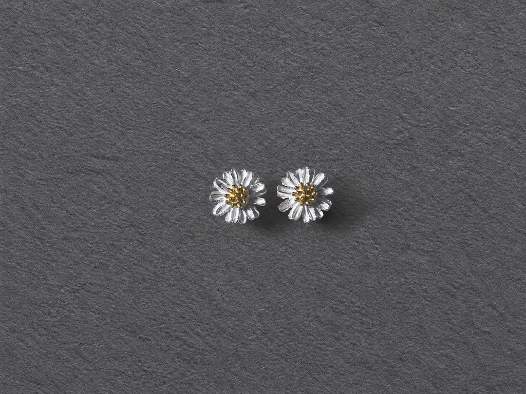 Silver daisy stud earrings