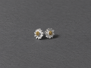 Silver daisy stud earrings