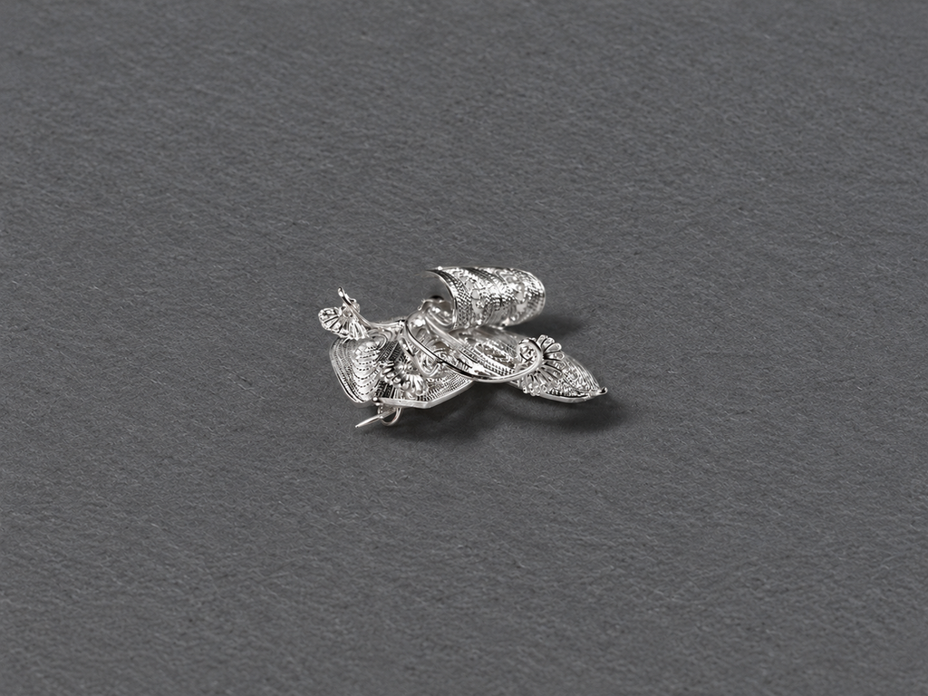 Silver leaf brooch reverse view